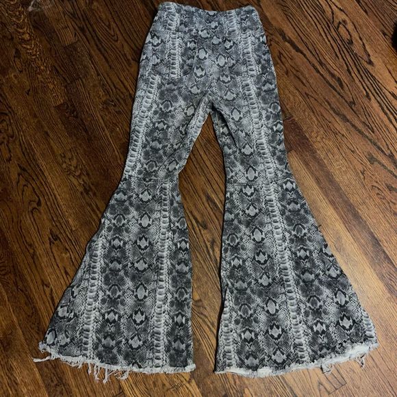 We the Free by Free People Just Float On Snake Print Flare Bell bottoms 30 - Picture 3 of 5